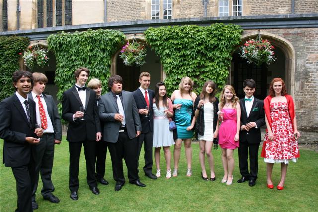 618x404 pixels (81K)